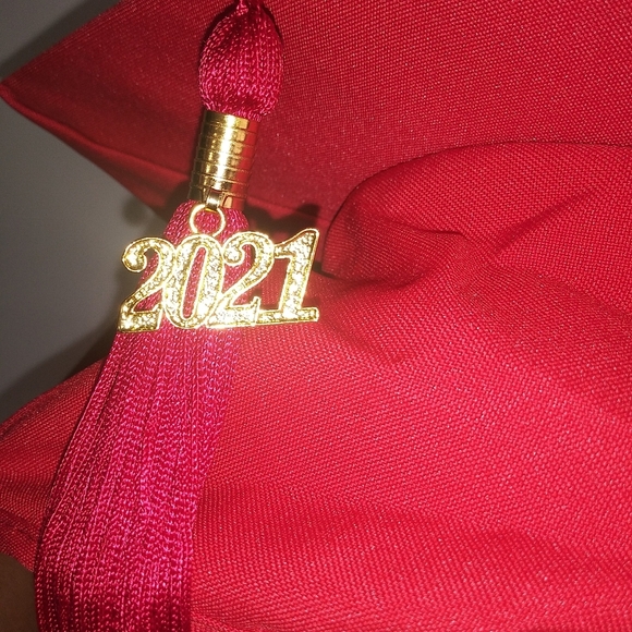 Graduation Gown and Cap with Removable/Exchangeable Grad Year - Picture 4 of 5